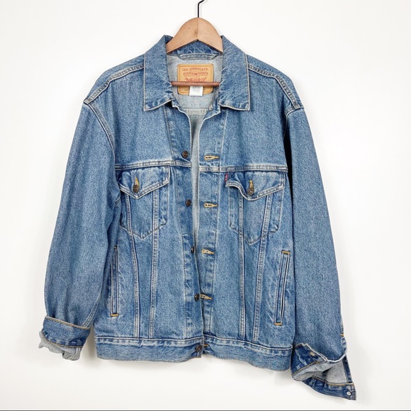 Levi's Other - Levis Blue Denim Relaxed Trucker Jacket Mens Size M 7112